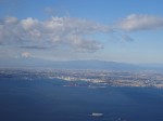 →いる。写真は東京湾に京浜工業地帯に、そして不二。大みそかの夜に試合を控えたメイウェザーが、当日銀座で買い物を終え、焼肉を喰ったあとに、どうしても自家用ジェットで遊覧した