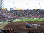 のですが、春は観客が少ないので未だ自由席オンリーなのです。それでも地元(近畿)高校の出場や、星稜の辣腕投手が出場する試合では4万近くの観衆ですから、バックネット裏の良席は殆ど