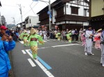 ために、越中の八尾で伝えれれている踊り・・・」です。以前は8月半ばに行われたそうですが、今は9月2日と3日。(本当はかなり長い日数で朝方まで踊ります)。「風の盆」というからには、