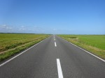 北海道をアイヌ語では「アイヌ・モシリ」というそうな。意味は「人間の静かな大地」。松山千春の「果てしない大空と広い大地のその中で・・・」なんて歌詞が自然に出てくるような・・