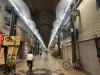 アーケード商店街である「天神橋筋商店街」。南北2.6キロメートルで600店が並ぶ。親仁贔屓の「一心」は昨年の選抜大会(宮崎西が出場)、宿の近場で発見した居心地の良い店だ。今度も2回お