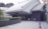 多いように思われるのは、江戸の庶民がよほど桜を愛したからであろうか。写真は目黒駅から目黒川の中途にある「目黒雅叙園」。高層のホテルで結婚式場として有名らしい。昭和初期の厳