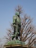 上野の「国立西洋美術館」と池之端の「無縁坂」。日比谷線を上野で降り、パンダと桜で有名な上野恩賜公園へ。いつのも西郷さんに挨拶して、その傍の「彰義隊」に礼拝。ちなみに吉村昭