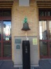 →日本画や洋画が所狭しと掛けられていました。日向市東郷の中島美術館も立派ですが、ここはそれを遥かに凌いでいます。建物は旧北海道拓殖銀行小樽支店です。写真は小樽駅正面入り口