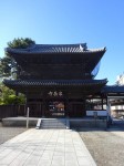 長矩はその当時、京からの天皇か公卿の接待役であり、その取締役の高家である吉良上野介との何らかのトラブルがあったのであろう。浅野の袖の下が少なかったのだろうか。期日直前の畳