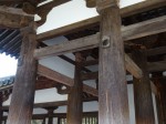 よれば、それは588年頃です。その時同行した者のなかには、鋳造術者もあれば瓦博士、画工などもいたのです。それらの人々の教えを受けながら日本人の技術者が育成されたということです