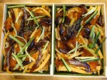 家で料理するには大層な労力が必要で、かつ美味くなくてはならないとなればやはりプロに委ねるしかないが、その料理の筆頭格が和食では鮨でありましょう。写真は穴子チラシですが、具