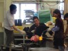 グラス工房。若者の流す汗が、これからの観光の「明」を示唆しているようだ。観て巡るだけの観光地は古いということか。観光再生に向け、根本的な発想転換が必要だろう。さすがにメタ