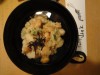 ここで同棲生活を営んだ・・・という。天ぷらの締めはやはり「天茶」だろう。それも具材にバカ貝の小柱が入ったものに限る。天茶は「天ぷら茶漬け」の略であって、掻き揚げの下には飯