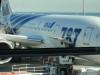 帰路・羽田で駐機中のボーイング787。西都市出身のANA社長・伊東信一郎氏はこのB787を「民間航空のゲームチェンジャー(競争状況を変える者)」と表現。燃費効率20%減は大きい。オープンスカ