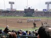 コンディションでまるで田植状態。第三試合は中途で中止となり、翌25日の第4試合での再試合となった。小生はバックナット裏で観戦したが、あまりの寒さに試合中止決定の前にホテルへ退
