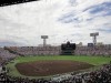 ところだった。8号門から入場し、上段の方(NHKのラジオ放送の横)に席を選ぶと、試合開始のサイレンが鳴り響いた。グッドタイミングだ。それから第4試合の8回裏までのトータル9時間超の観