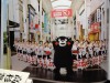 甲冑姿であろうか、勇ましいモンってやつだな。次なる写真は下通り商店街での御婦人踊子とのV字な集合写真だな。親仁も2012年の4月にはこのアーケード街を闊歩散策したモンだが、当然く